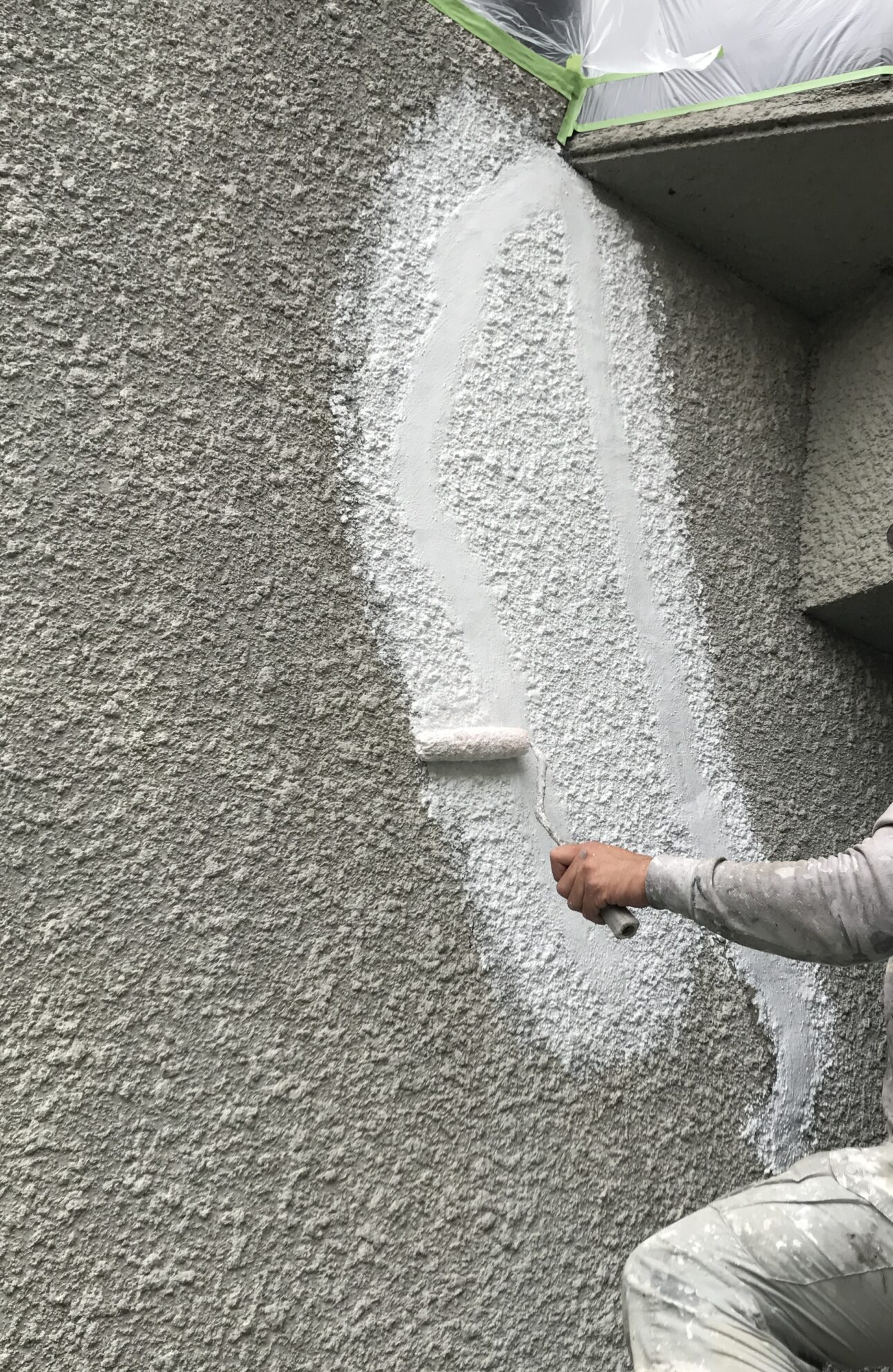 南淡路市Aホテルの外壁補修（下地処理）の様子